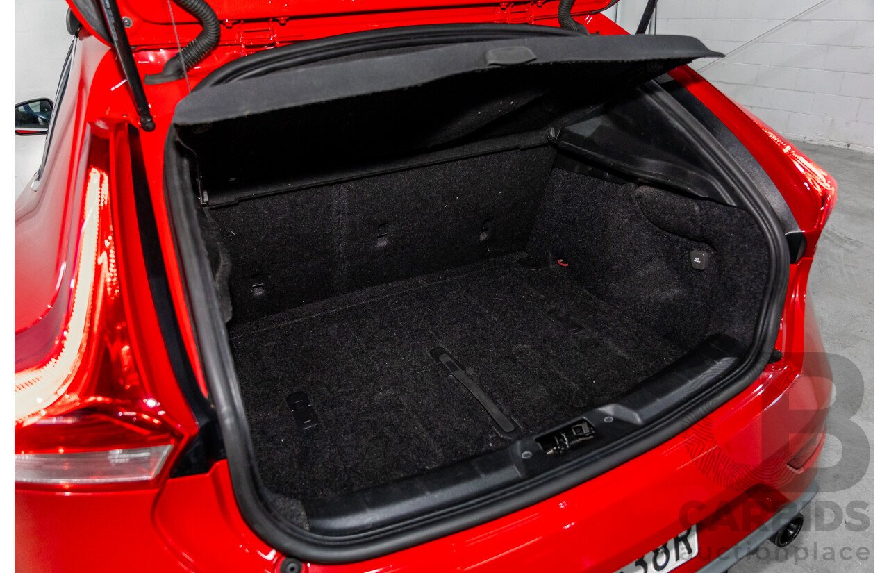10/2013 Volvo V40 T5 R-Design M MY14 5d Hatchback Passion Red Turbo 2.5L