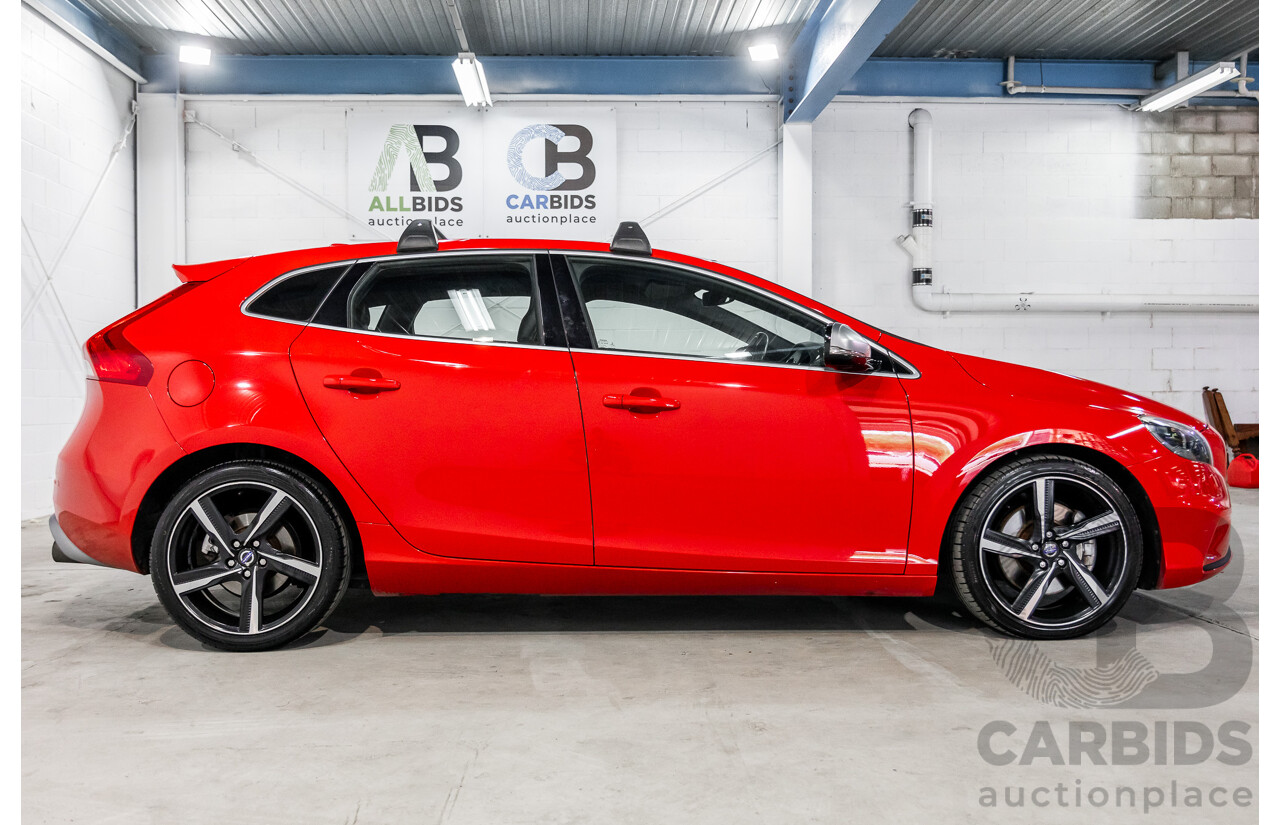 10/2013 Volvo V40 T5 R-Design M MY14 5d Hatchback Passion Red Turbo 2.5L