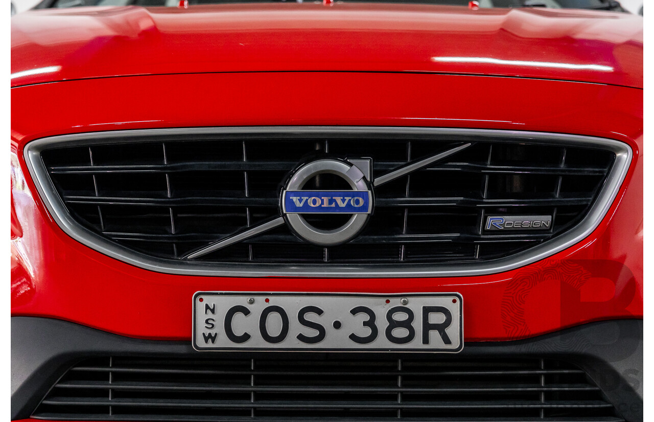 10/2013 Volvo V40 T5 R-Design M MY14 5d Hatchback Passion Red Turbo 2.5L