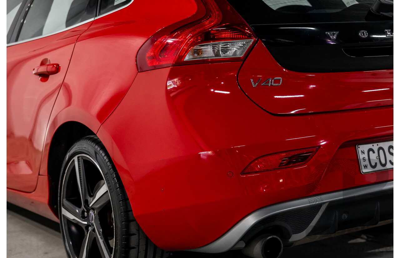 10/2013 Volvo V40 T5 R-Design M MY14 5d Hatchback Passion Red Turbo 2.5L
