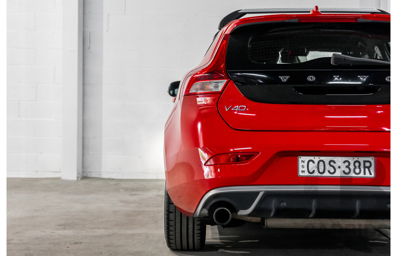 10/2013 Volvo V40 T5 R-Design M MY14 5d Hatchback Passion Red Turbo 2.5L