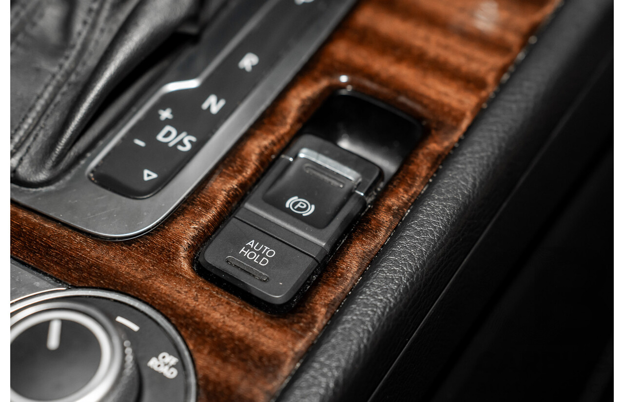 05/2017 Volkswagen Touareg V6 (AWD) 7P MY17 4D Wagon Pure White Turbo Diesel 3.0L