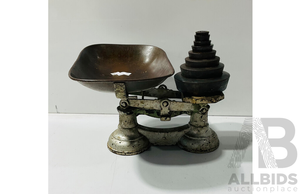 Vintage Cast Iron Scales with Weights Spanning 4lb to 1oz