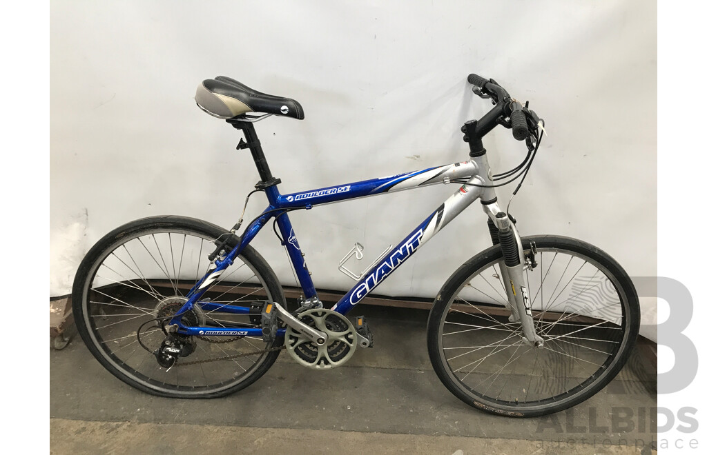 Giant Boulder SE 24 Speed Hybrid Bike