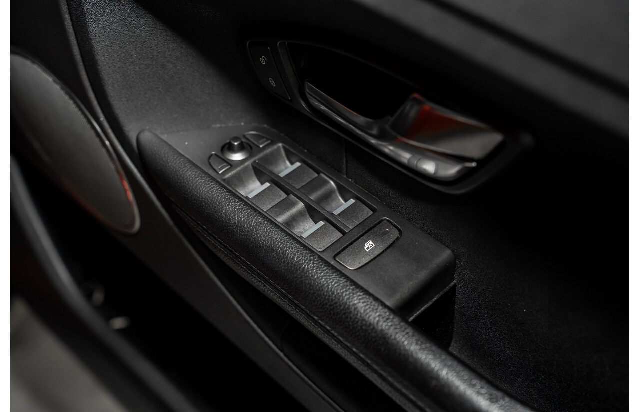 6/2013 Range Rover Evoque TD4 Pure LV MY13 5d Wagon Firenze Red Metallic/Santorini Black Roof Turbo Diesel 2.2L