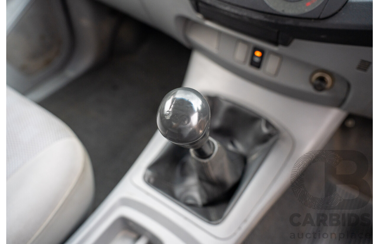 3/2005 Toyota Hilux LN147R Dual Cab P/Up Vanilla White Turbo Diesel 3.0L