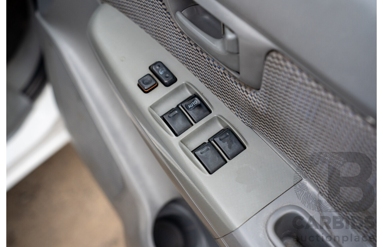 3/2005 Toyota Hilux LN147R Dual Cab P/Up Vanilla White Turbo Diesel 3.0L