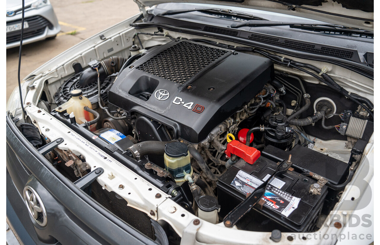 3/2005 Toyota Hilux LN147R Dual Cab P/Up Vanilla White Turbo Diesel 3.0L
