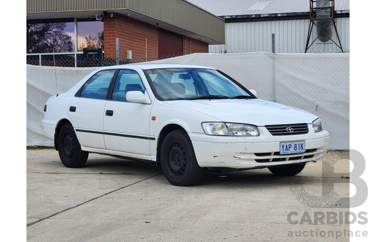 4/1999 Toyota Camry Conquest MCV20R 4d Sedan White 3.0L