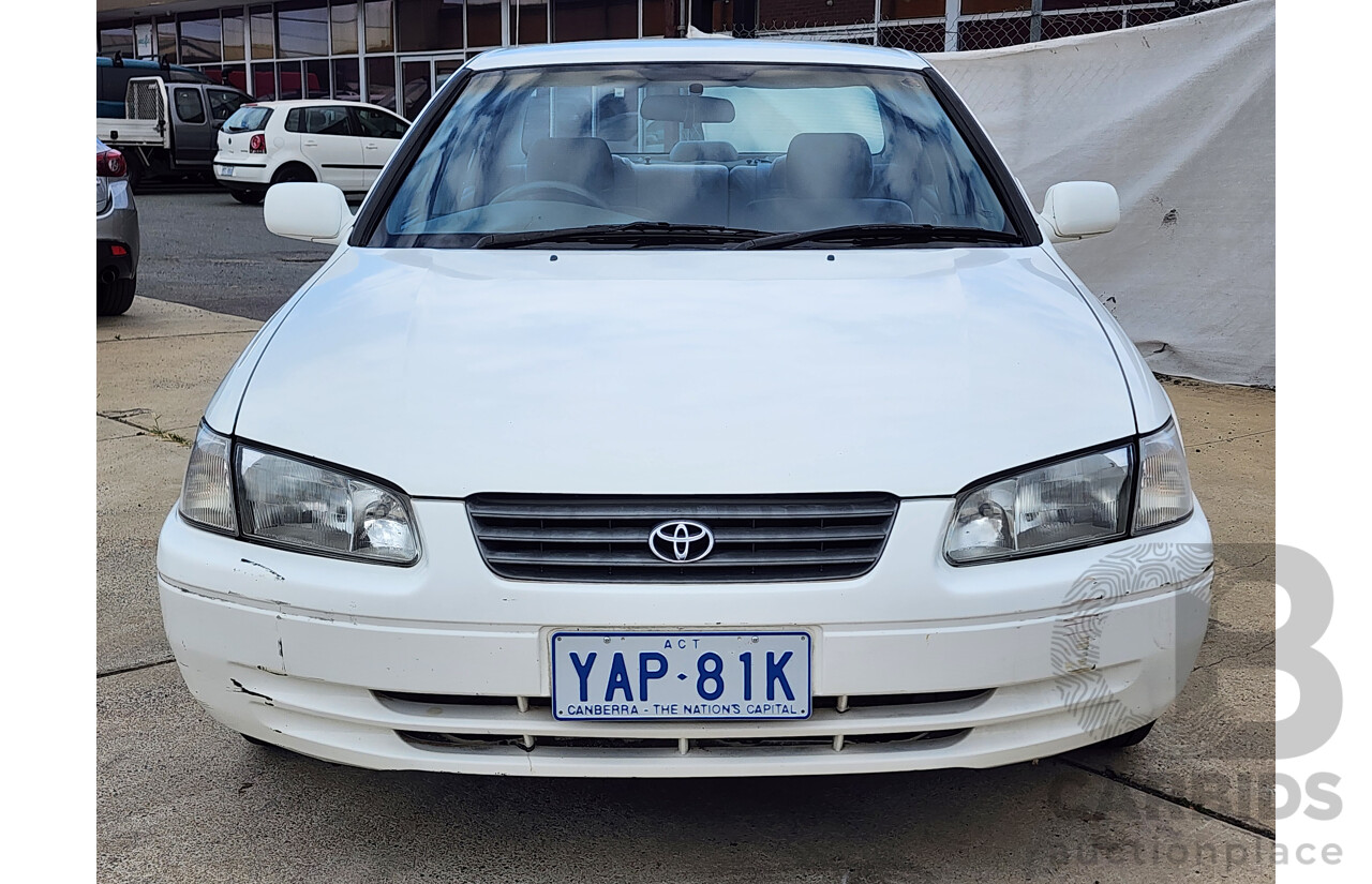 4/1999 Toyota Camry Conquest MCV20R 4d Sedan White 3.0L