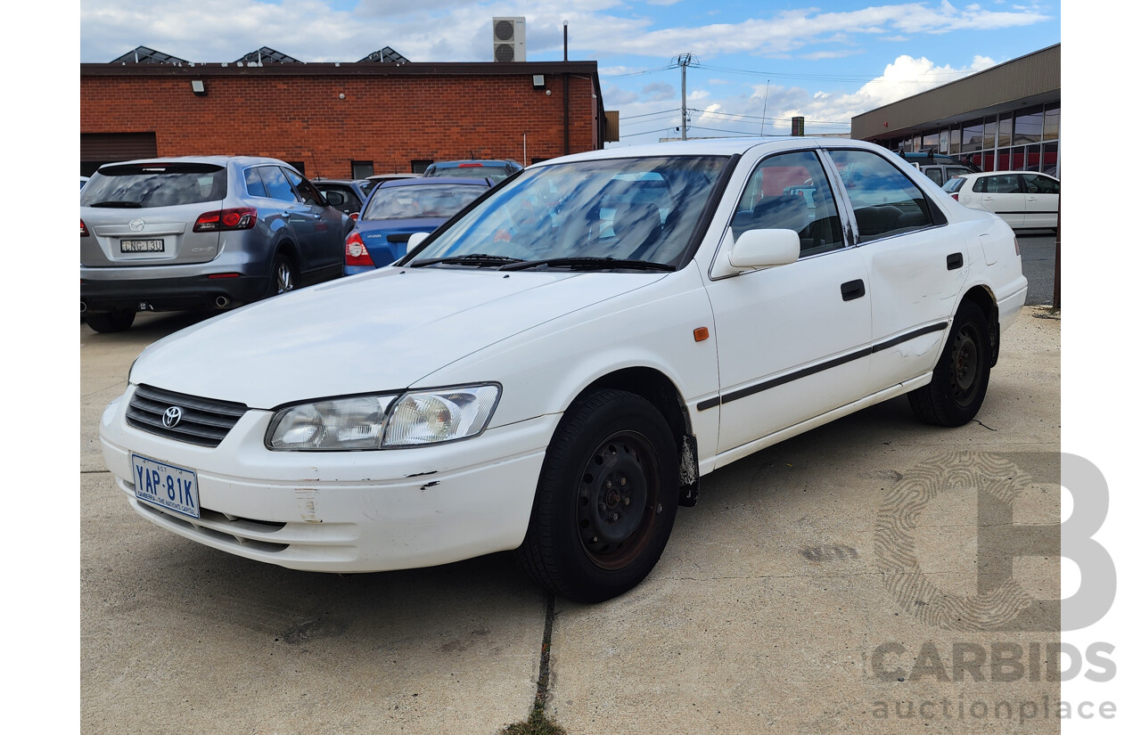 4/1999 Toyota Camry Conquest MCV20R 4d Sedan White 3.0L