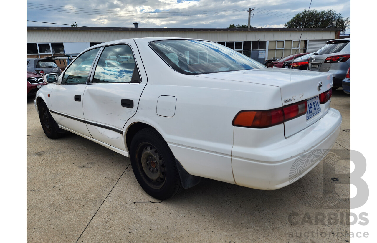 4/1999 Toyota Camry Conquest MCV20R 4d Sedan White 3.0L