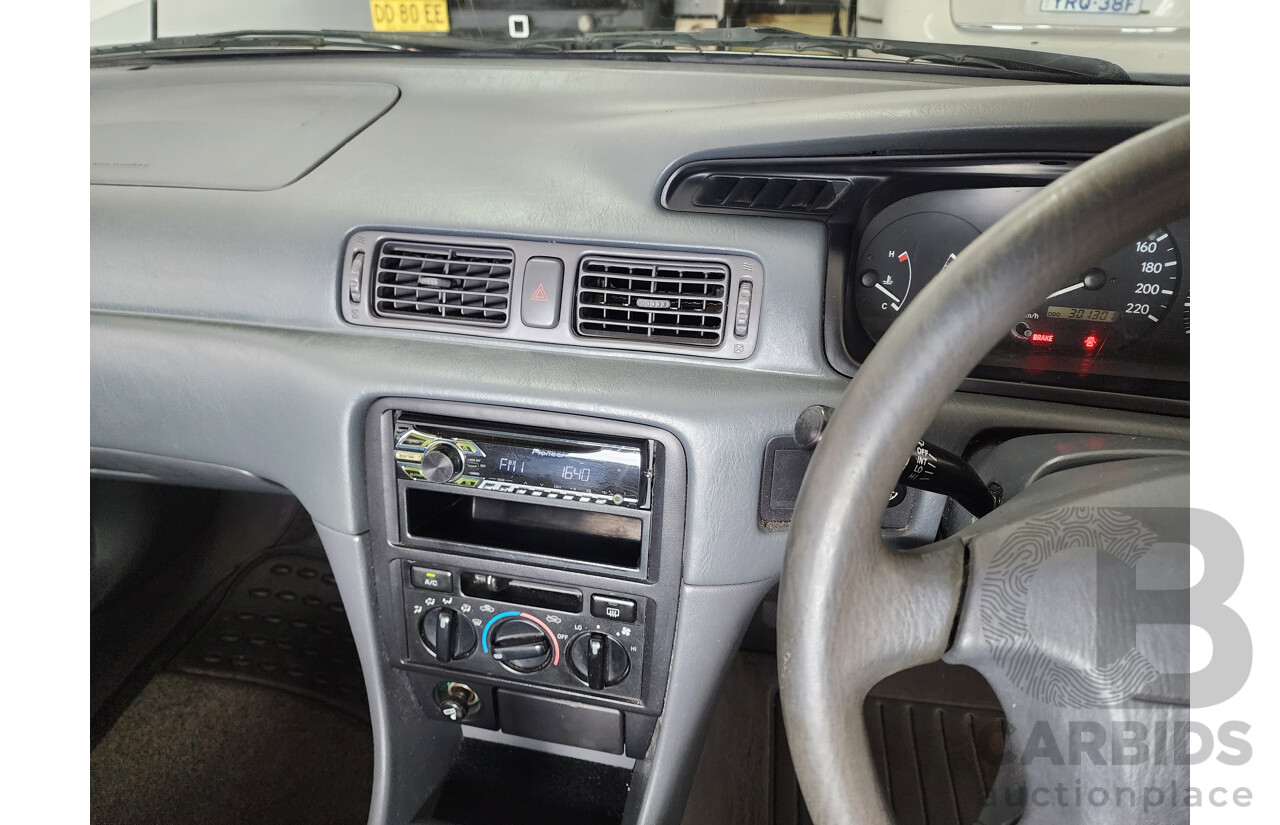4/1999 Toyota Camry Conquest MCV20R 4d Sedan White 3.0L