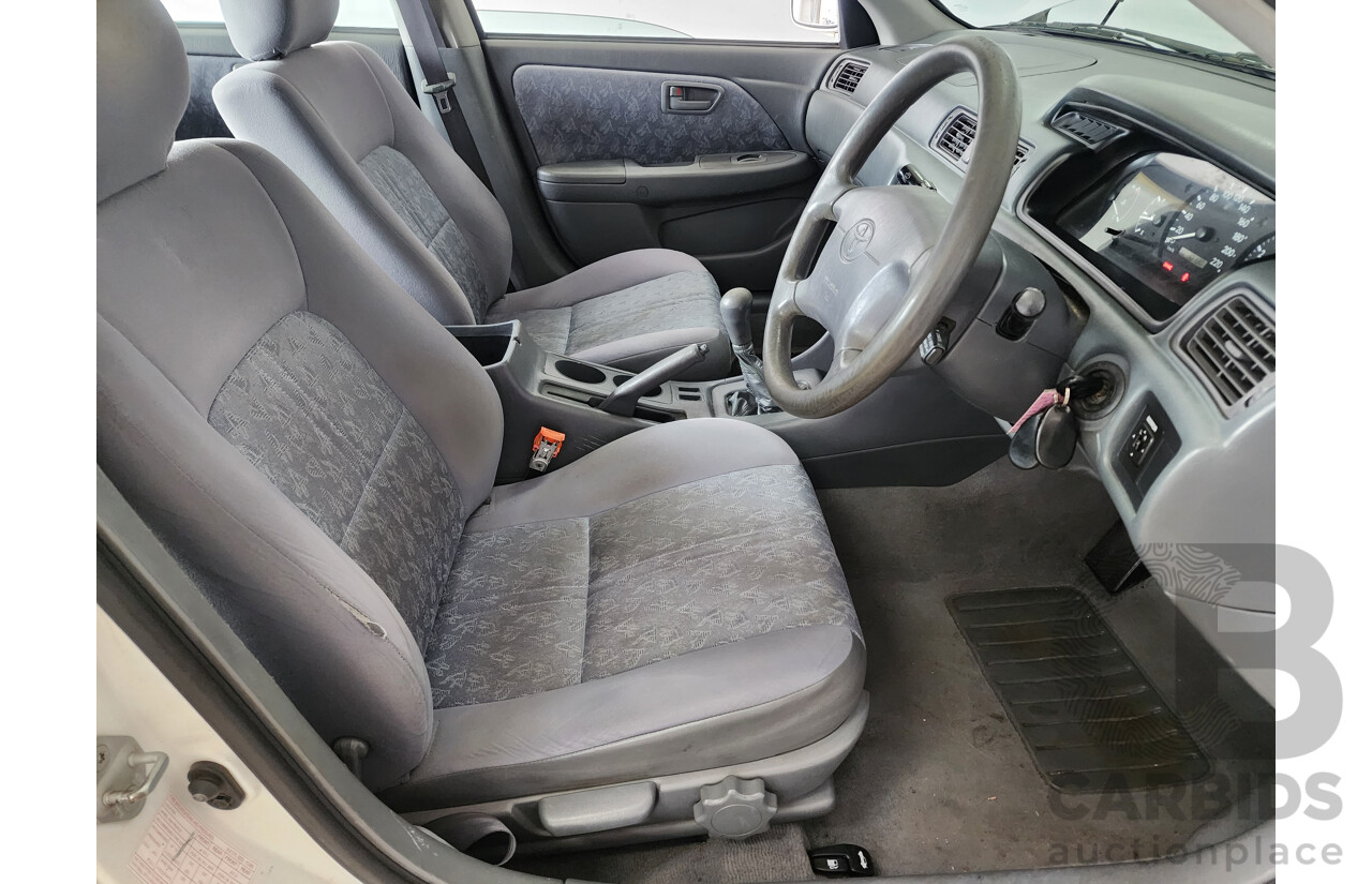 4/1999 Toyota Camry Conquest MCV20R 4d Sedan White 3.0L