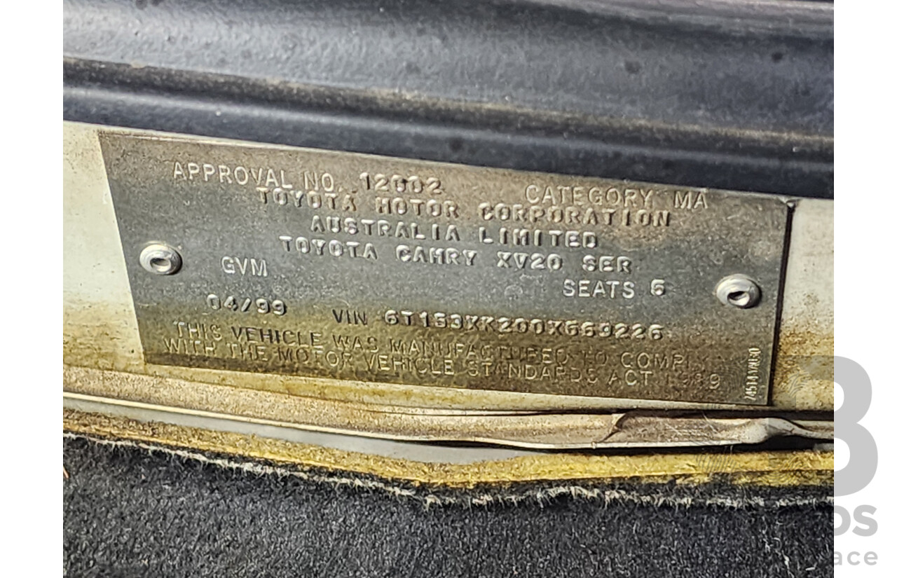 4/1999 Toyota Camry Conquest MCV20R 4d Sedan White 3.0L