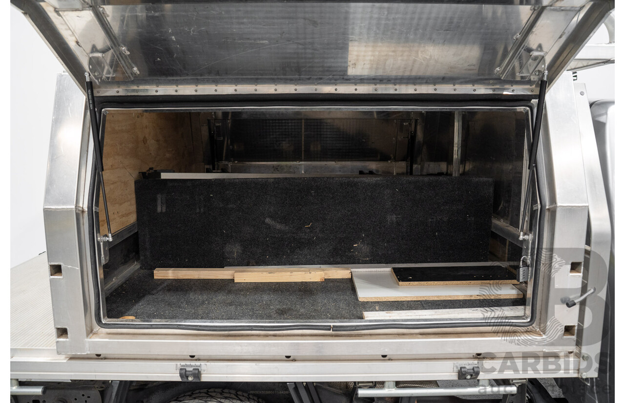 03/2018 Toyota Hilux Workmate TGN121R MY17 C/Chas Silver 2.7L