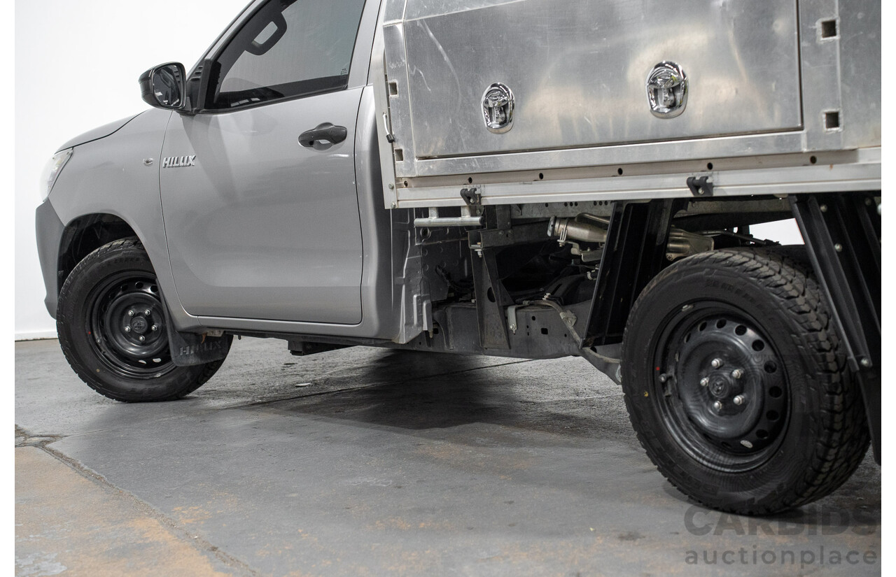 03/2018 Toyota Hilux Workmate TGN121R MY17 C/Chas Silver 2.7L
