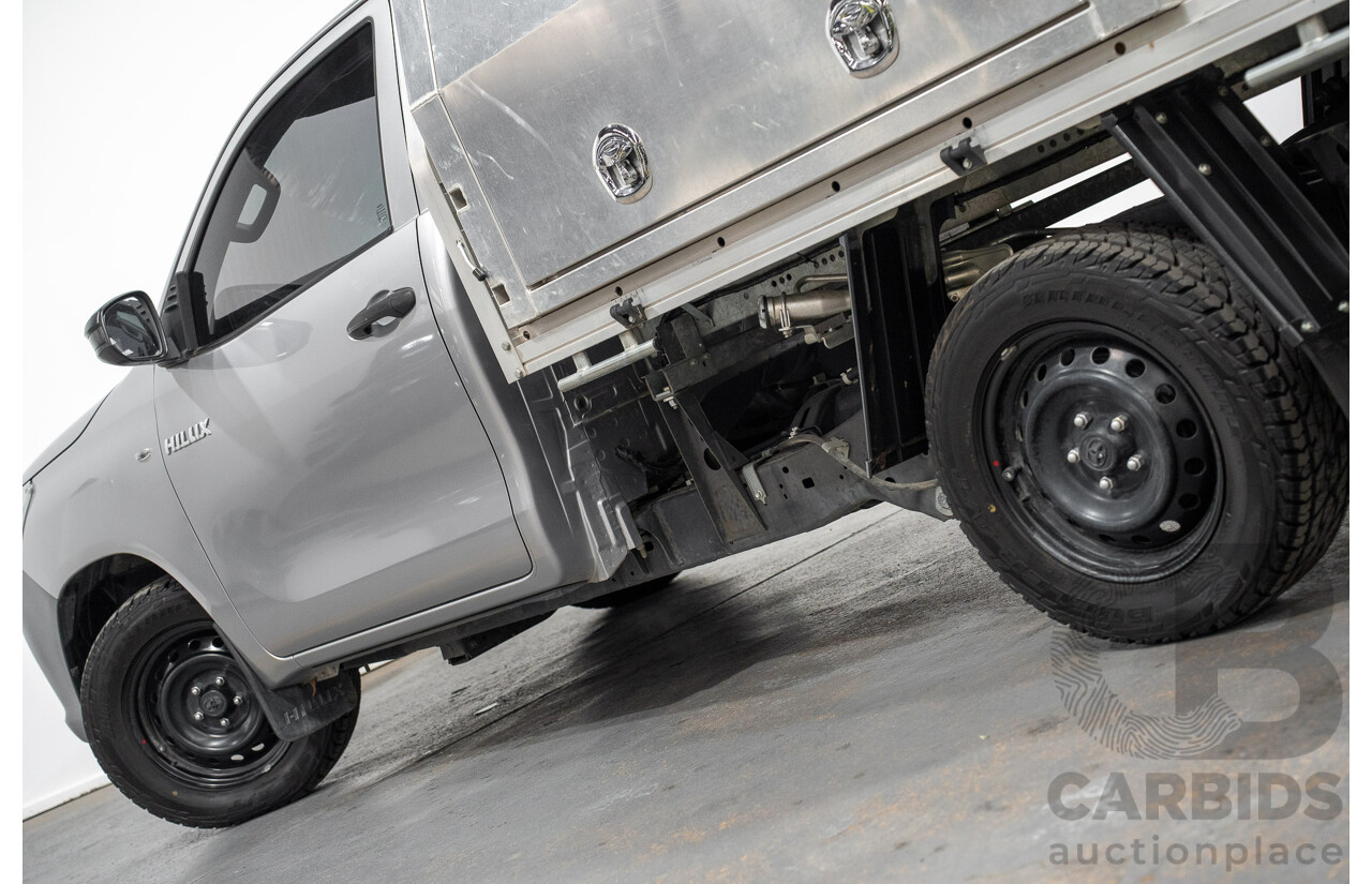 03/2018 Toyota Hilux Workmate TGN121R MY17 C/Chas Silver 2.7L