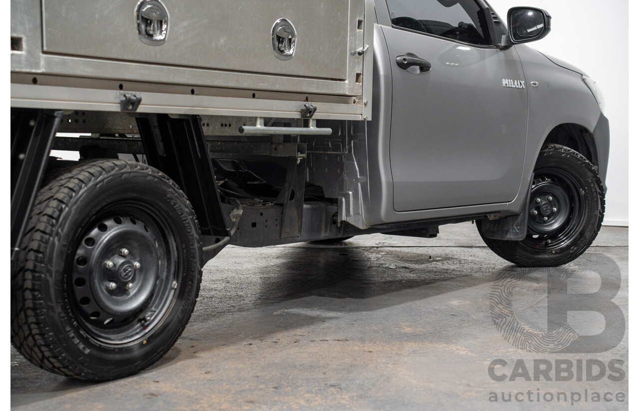 03/2018 Toyota Hilux Workmate TGN121R MY17 C/Chas Silver 2.7L