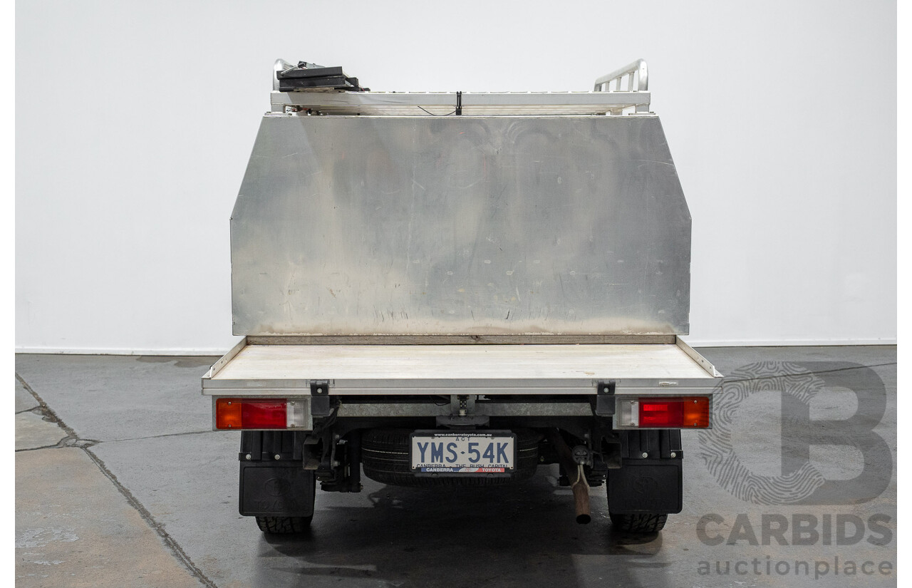 03/2018 Toyota Hilux Workmate TGN121R MY17 C/Chas Silver 2.7L