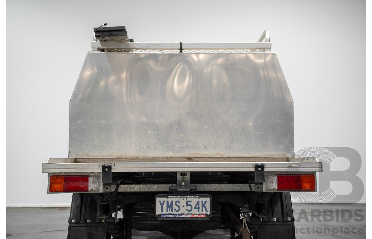 03/2018 Toyota Hilux Workmate TGN121R MY17 C/Chas Silver 2.7L