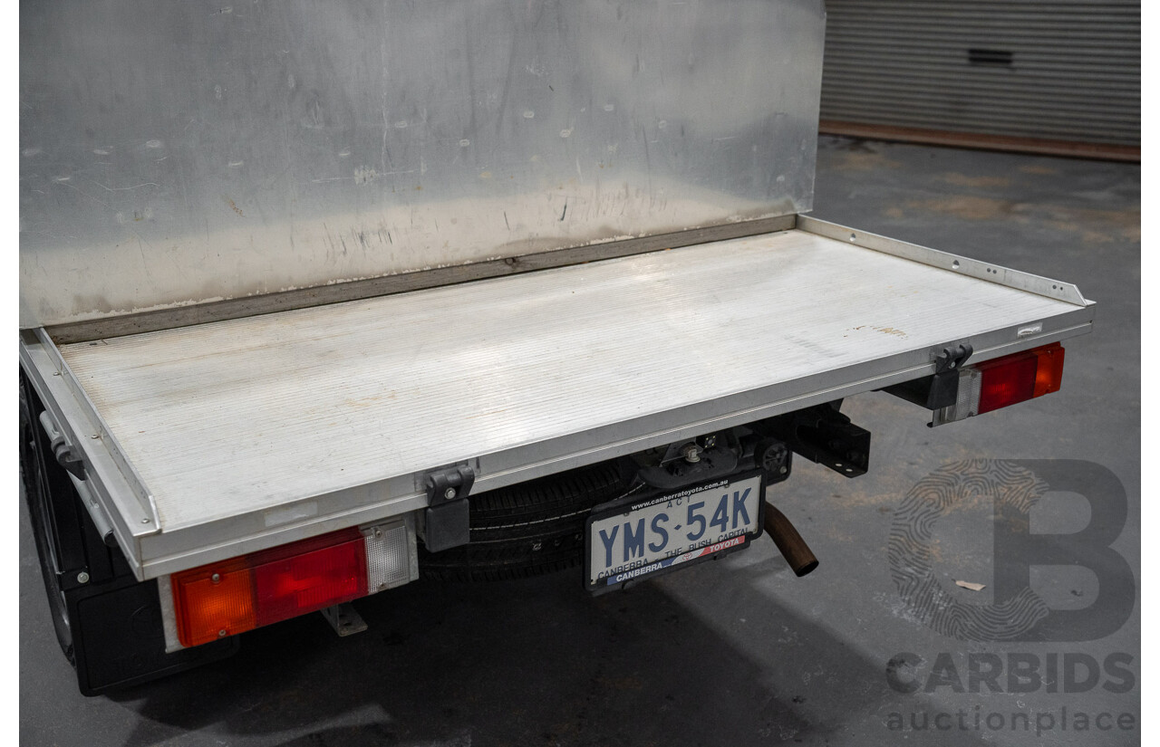 03/2018 Toyota Hilux Workmate TGN121R MY17 C/Chas Silver 2.7L