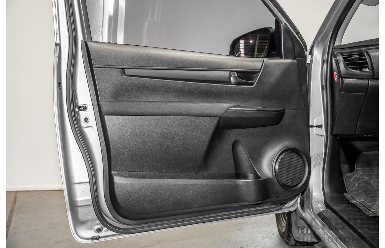 03/2018 Toyota Hilux Workmate TGN121R MY17 C/Chas Silver 2.7L