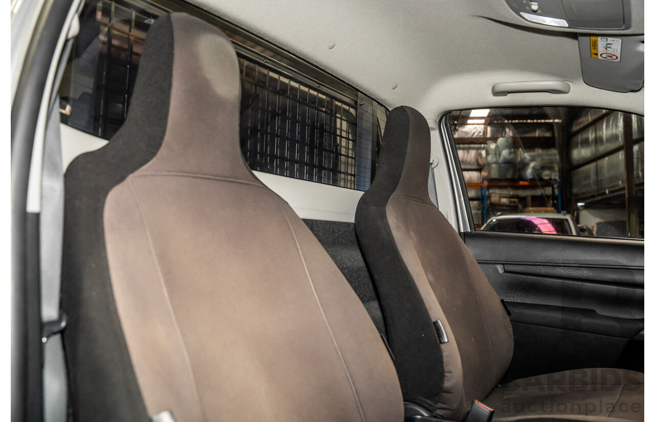 03/2018 Toyota Hilux Workmate TGN121R MY17 C/Chas Silver 2.7L