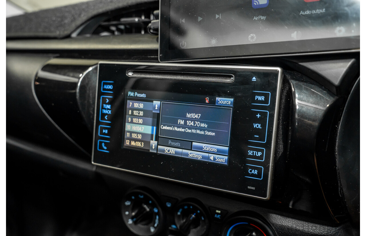 03/2018 Toyota Hilux Workmate TGN121R MY17 C/Chas Silver 2.7L