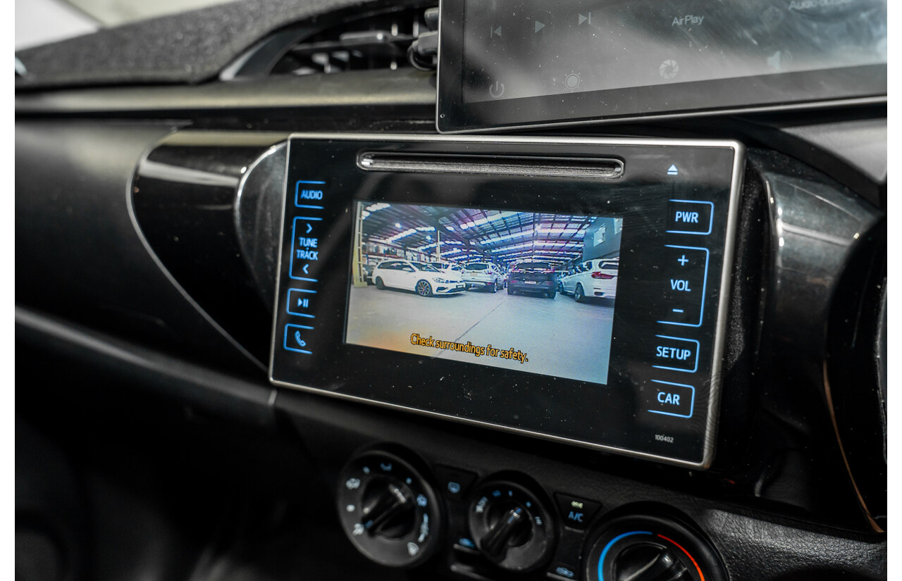 03/2018 Toyota Hilux Workmate TGN121R MY17 C/Chas Silver 2.7L