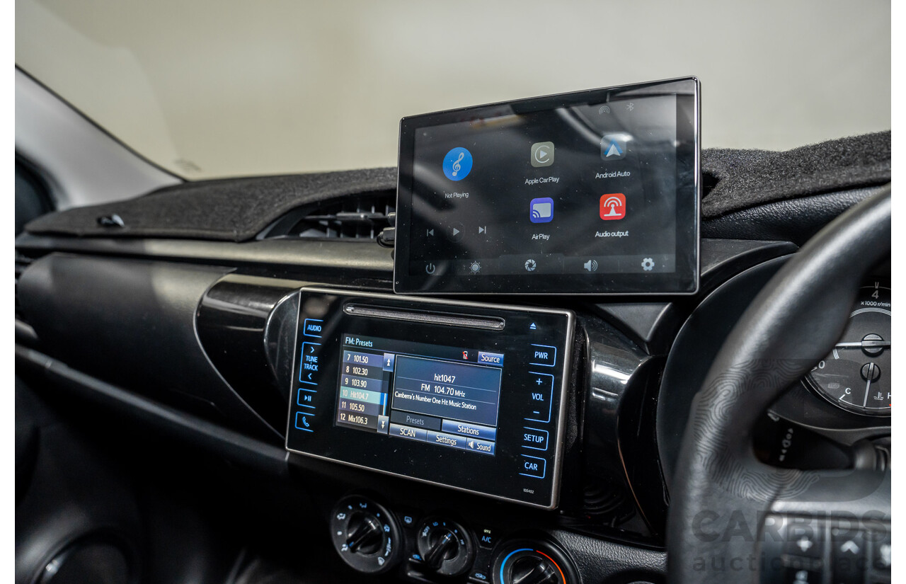 03/2018 Toyota Hilux Workmate TGN121R MY17 C/Chas Silver 2.7L