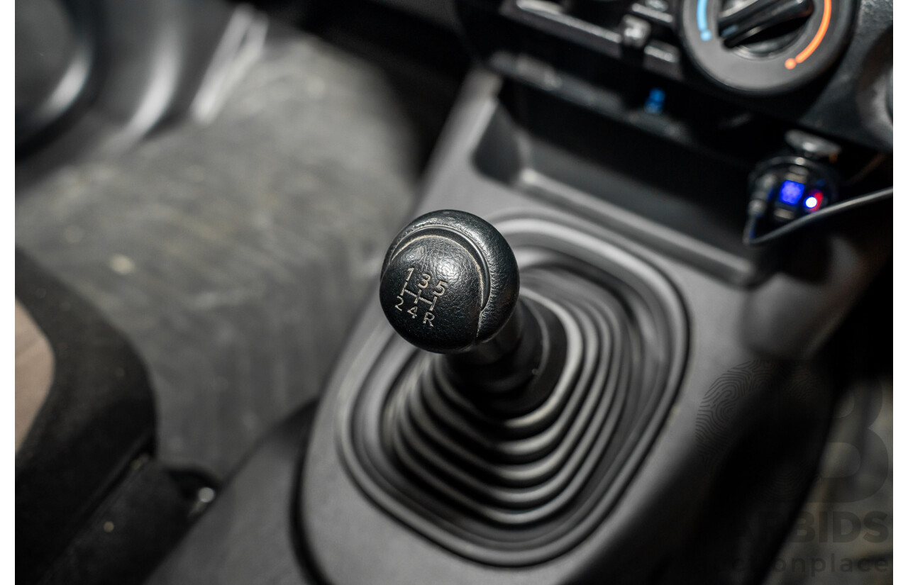 03/2018 Toyota Hilux Workmate TGN121R MY17 C/Chas Silver 2.7L