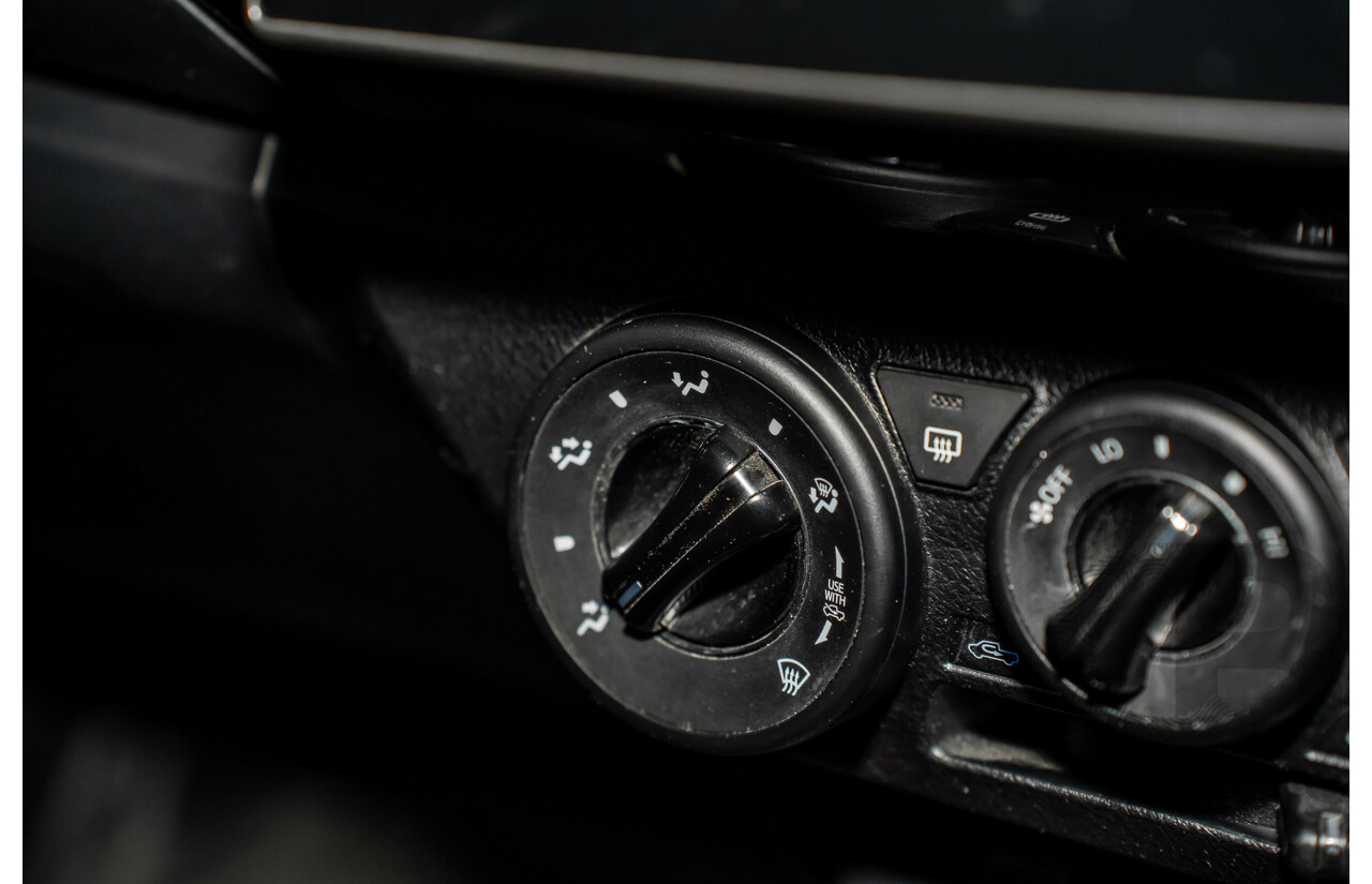 03/2018 Toyota Hilux Workmate TGN121R MY17 C/Chas Silver 2.7L