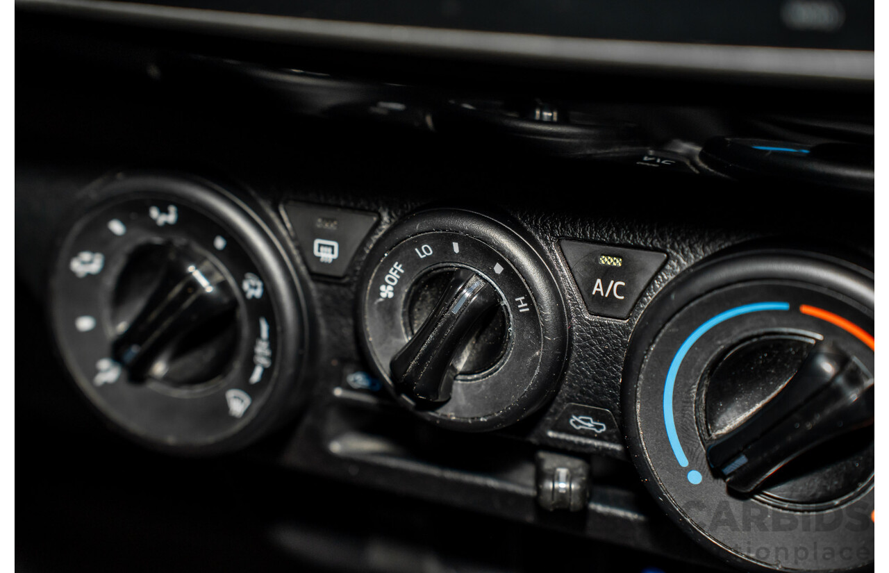 03/2018 Toyota Hilux Workmate TGN121R MY17 C/Chas Silver 2.7L