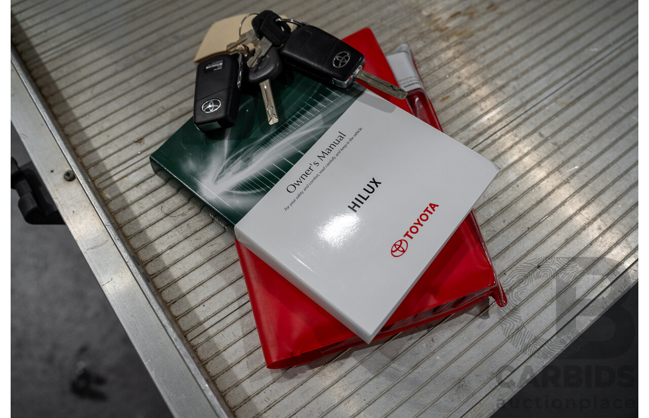 03/2018 Toyota Hilux Workmate TGN121R MY17 C/Chas Silver 2.7L