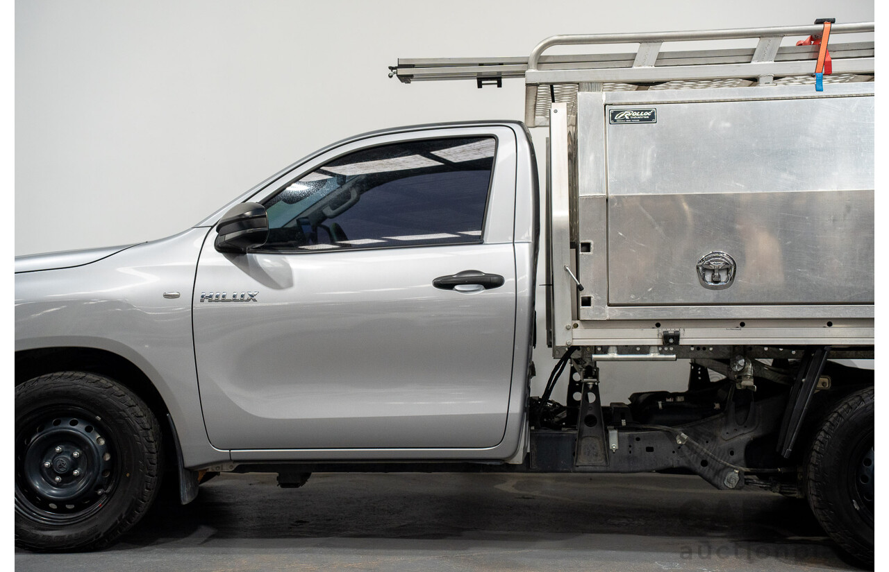 03/2018 Toyota Hilux Workmate TGN121R MY17 C/Chas Silver 2.7L