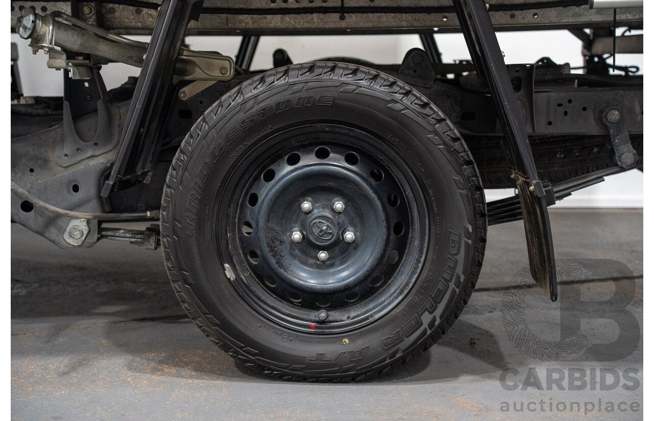 03/2018 Toyota Hilux Workmate TGN121R MY17 C/Chas Silver 2.7L