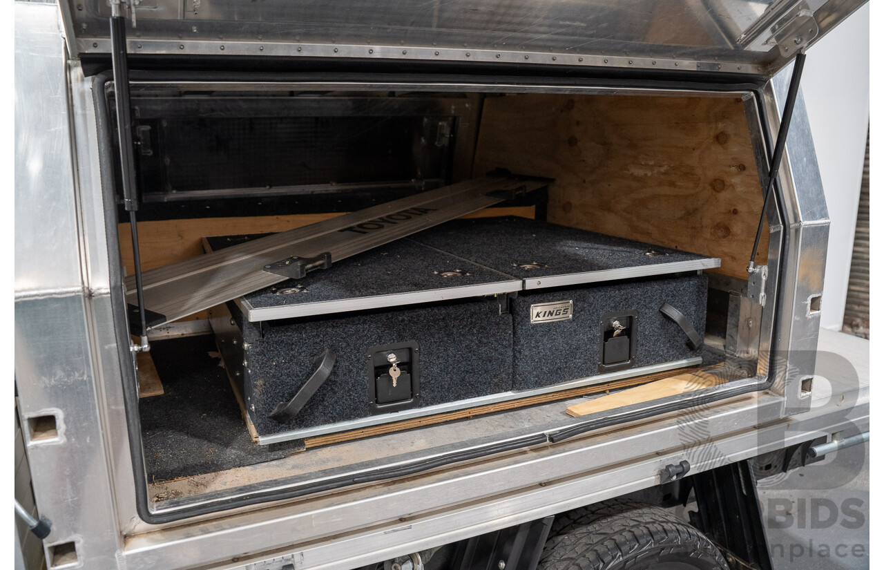 03/2018 Toyota Hilux Workmate TGN121R MY17 C/Chas Silver 2.7L