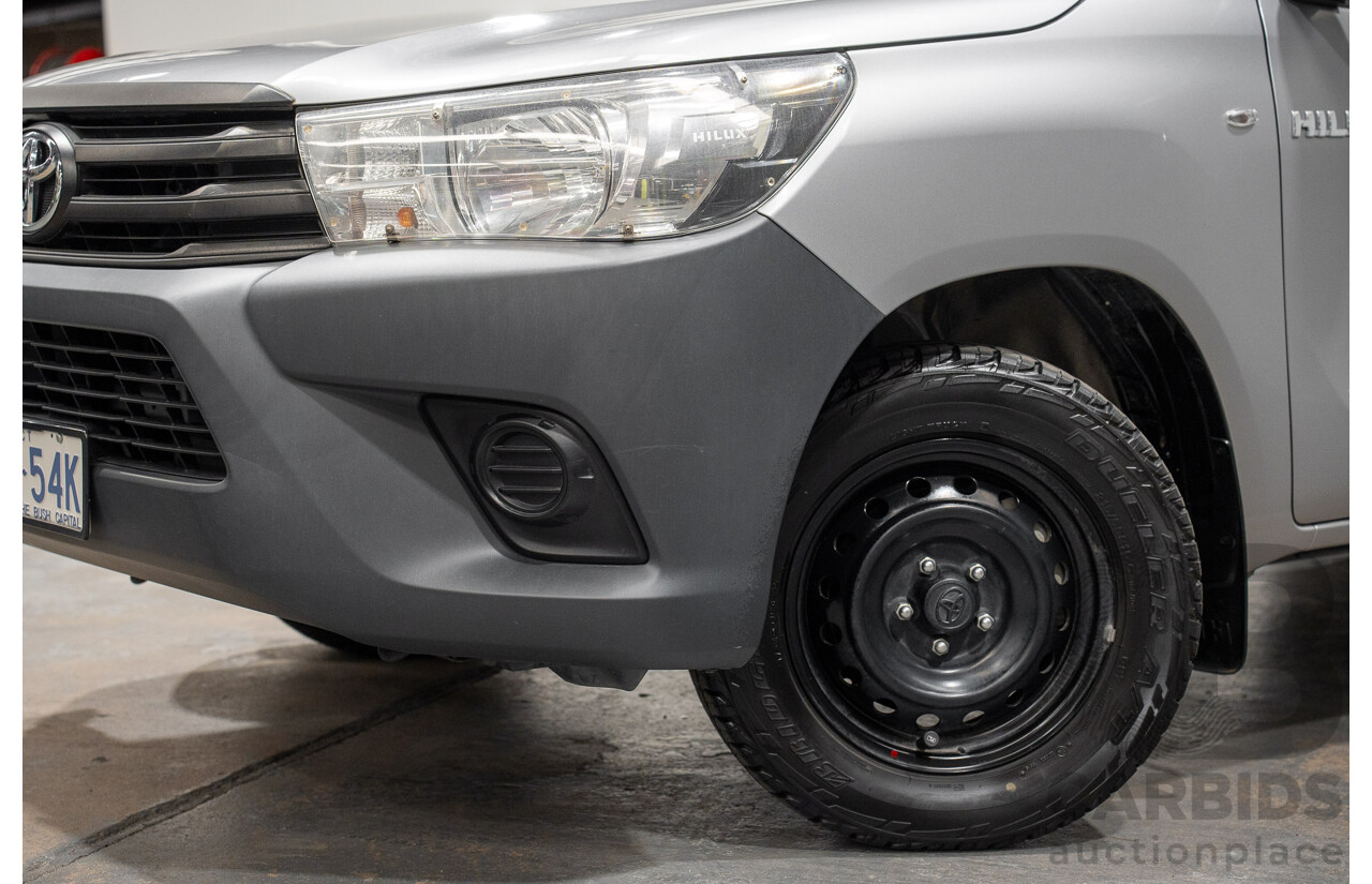 03/2018 Toyota Hilux Workmate TGN121R MY17 C/Chas Silver 2.7L