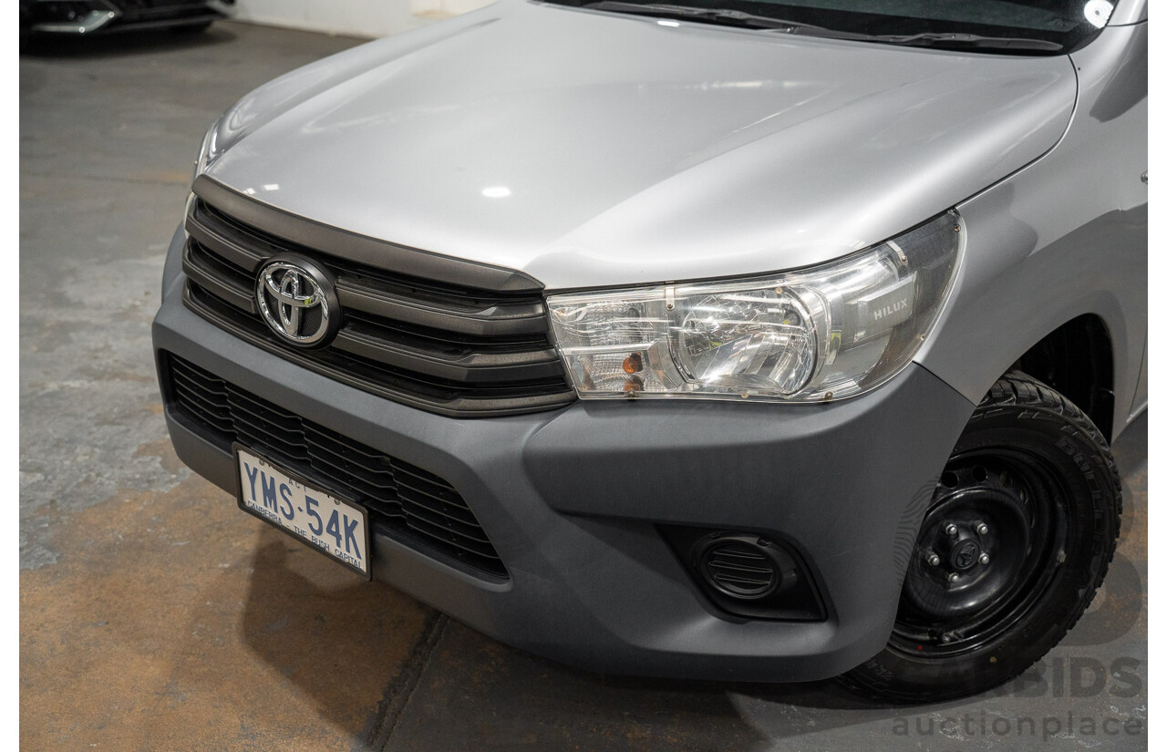 03/2018 Toyota Hilux Workmate TGN121R MY17 C/Chas Silver 2.7L