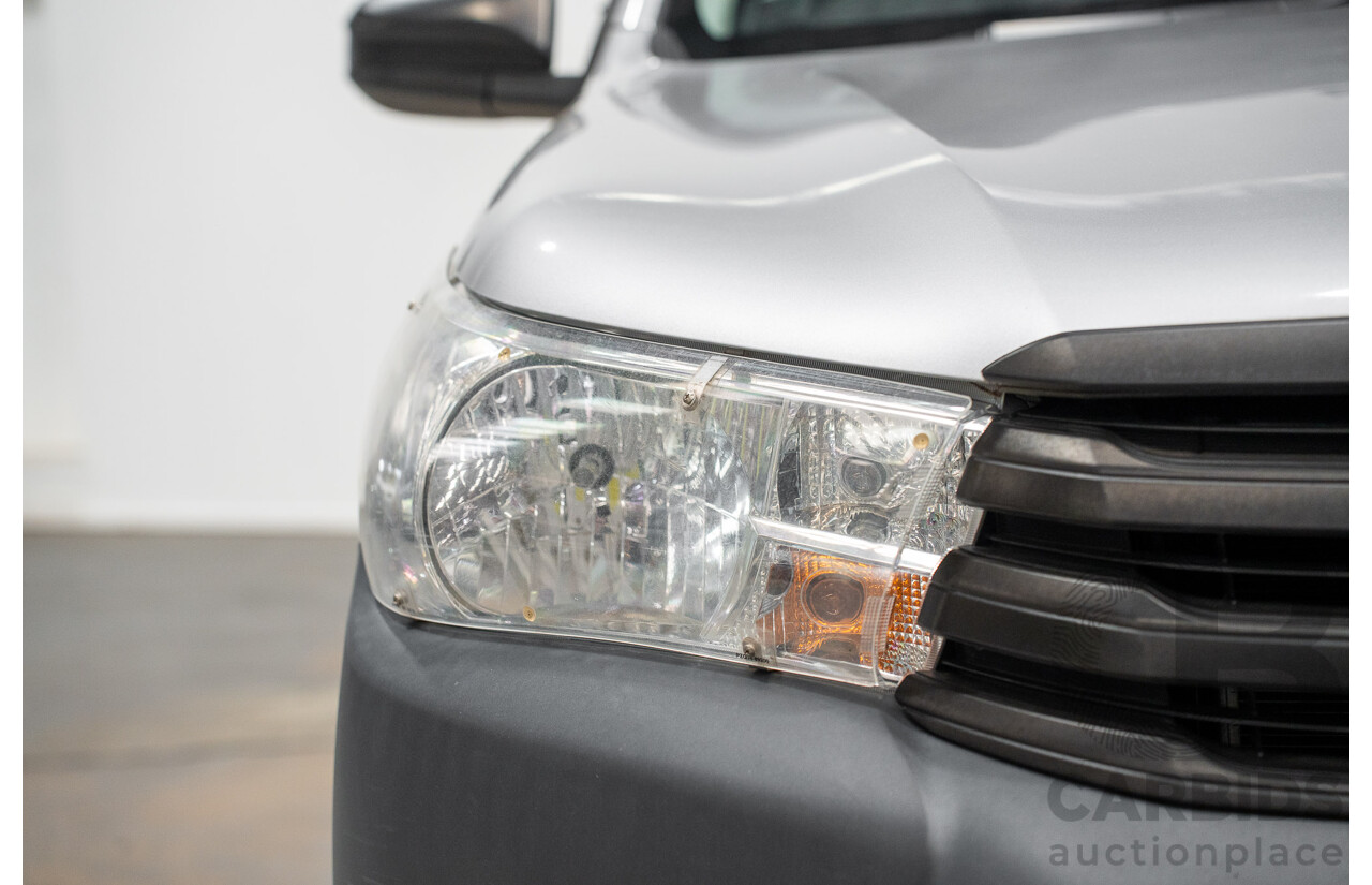 03/2018 Toyota Hilux Workmate TGN121R MY17 C/Chas Silver 2.7L