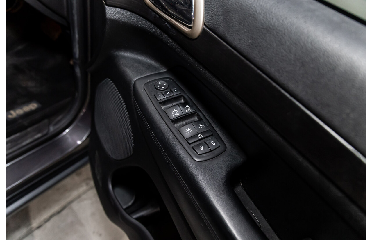 10/2013 Jeep Grand Cherokee Laredo WK MY14 4d Wagon Granite Crystal Pearl V6 3.6L