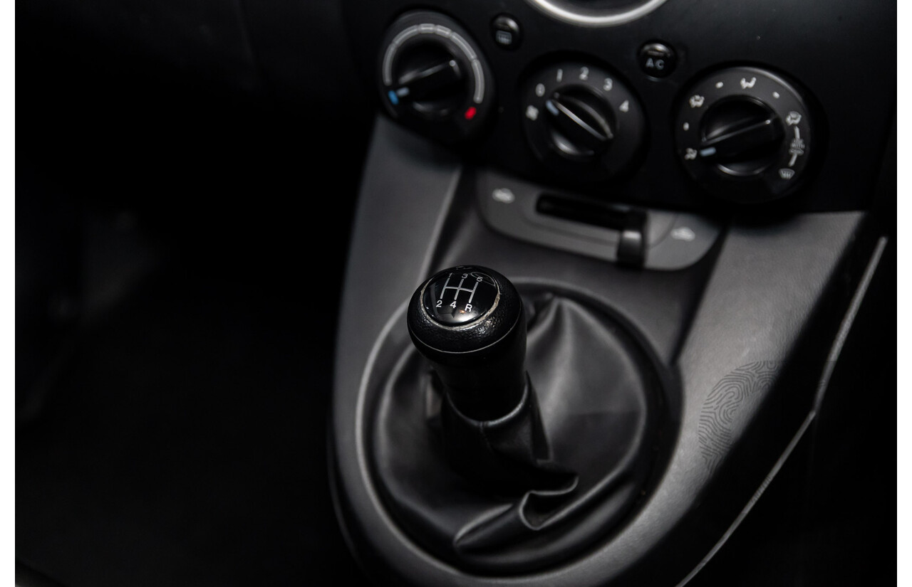 11/2008 Mazda Mazda2 Neo DE 5d Hatchback Icy Blue Metallic 1.5L