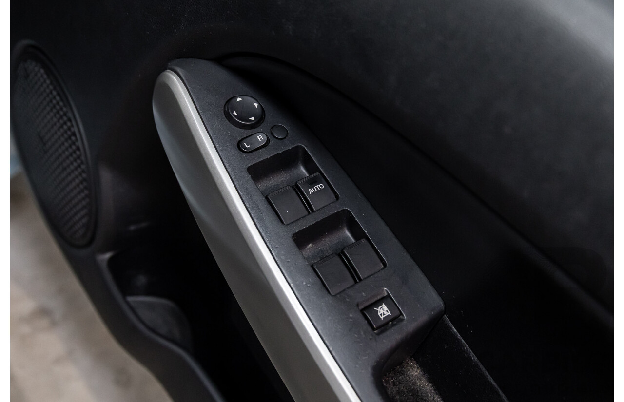 11/2008 Mazda Mazda2 Neo DE 5d Hatchback Icy Blue Metallic 1.5L