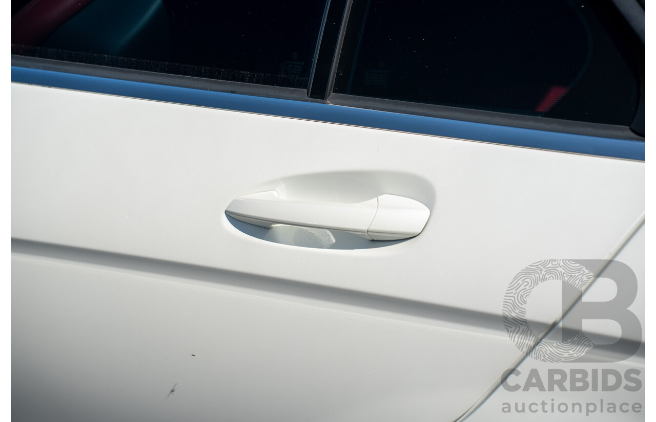 8/2012 Mercedes Benz C63 AMG W204 MY12 4d Sedan Diamond White Bright Metallic V8 6.3L