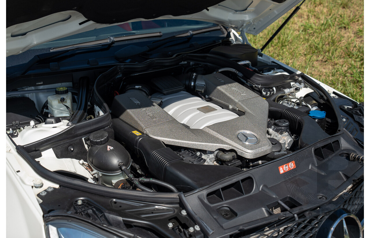 8/2012 Mercedes Benz C63 AMG W204 MY12 4d Sedan Diamond White Bright Metallic V8 6.3L