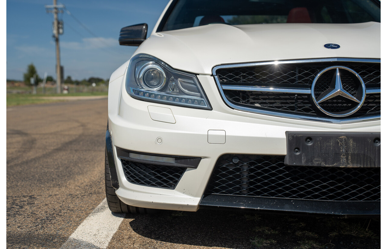 8/2012 Mercedes Benz C63 AMG W204 MY12 4d Sedan Diamond White Bright Metallic V8 6.3L