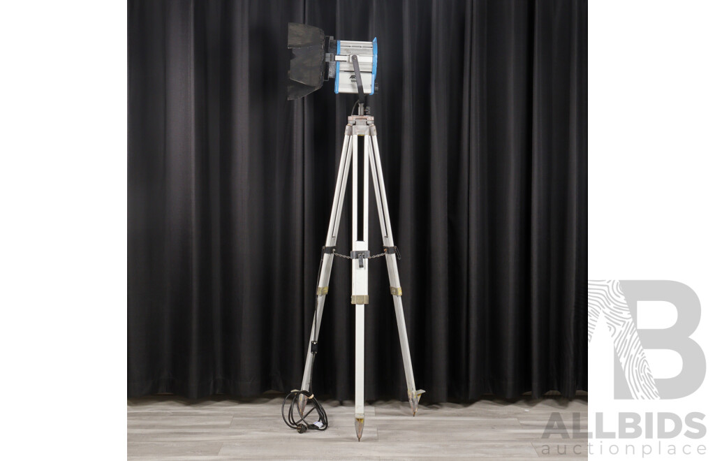 Vintage ARRI 1000 Plus Light with Fresnel Lens on Tripod Base