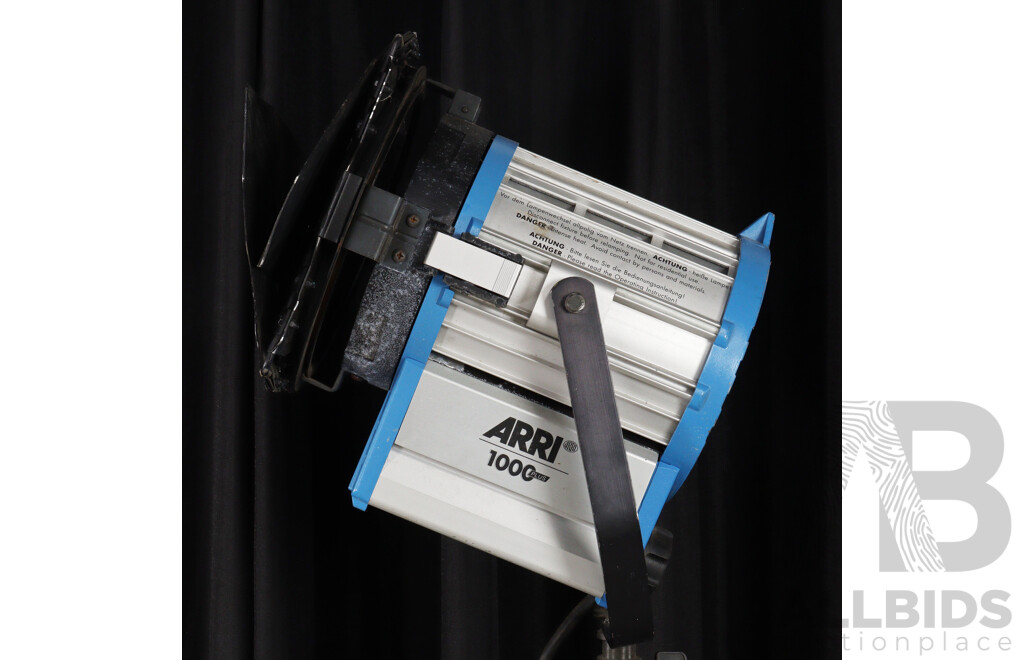 Vintage ARRI 1000 Plus Light with Fresnel Lens on Tripod Base