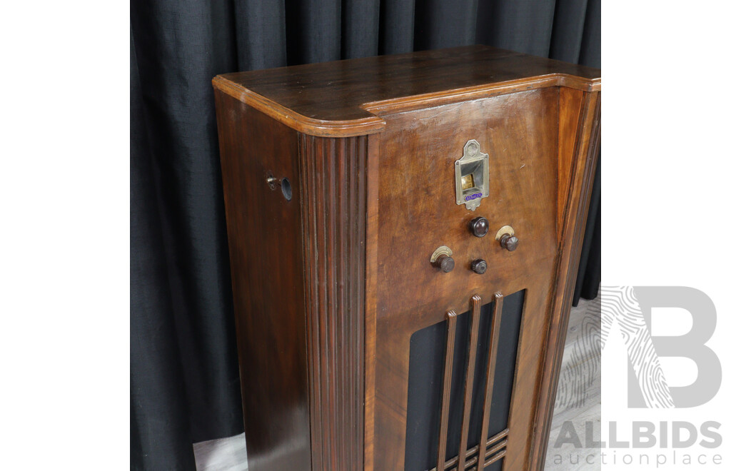 Art Deco Walnut Radiogram